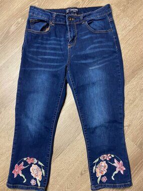 Sandpiper Dark Blue Floral Embroidered Capri Jeans – Size 10P Stretch Waist